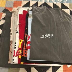 Lot of 8 unofficial Taylor swift shirts